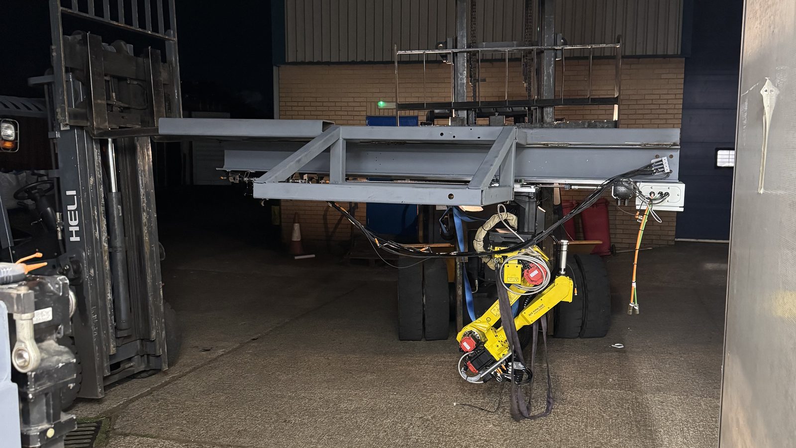 FANUC CNC robot tending cell