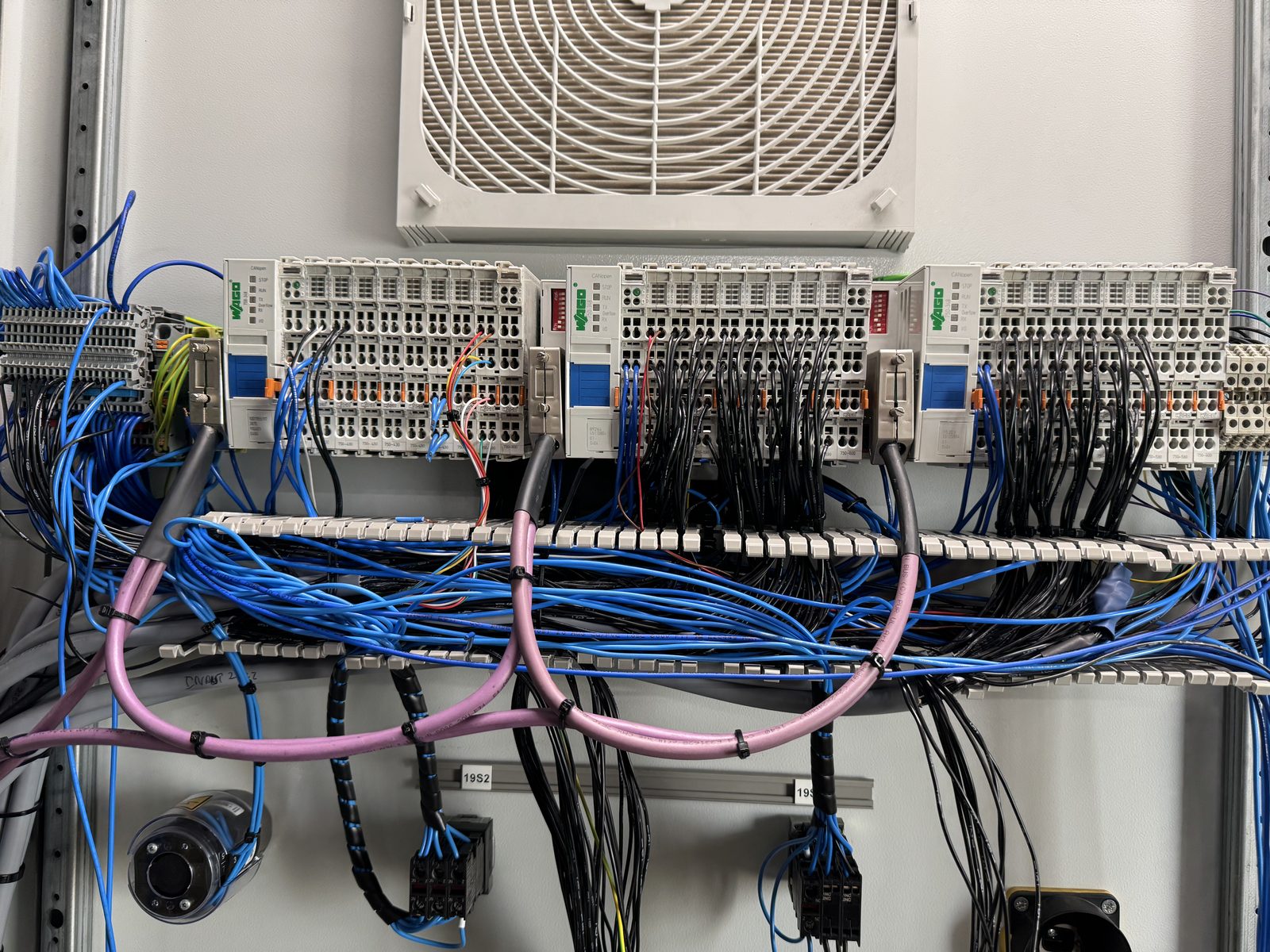 2025 &mdash; drives and HMI wiring