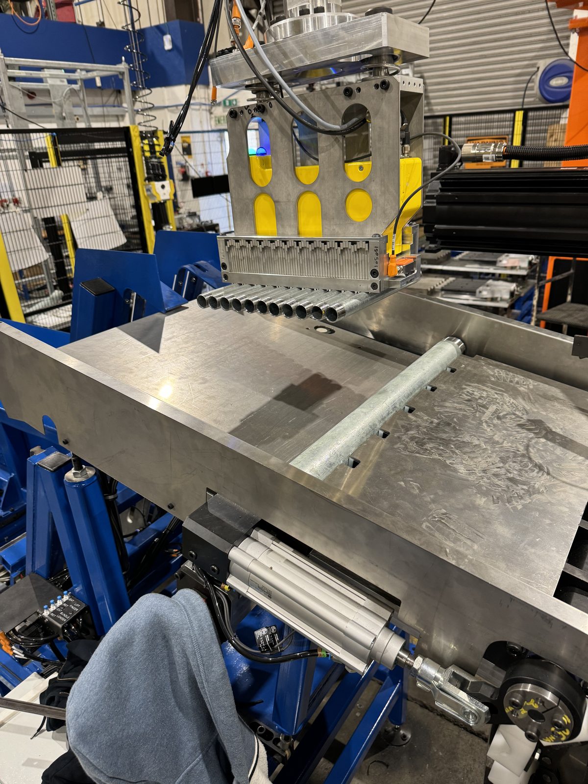 Part handling inside the cell