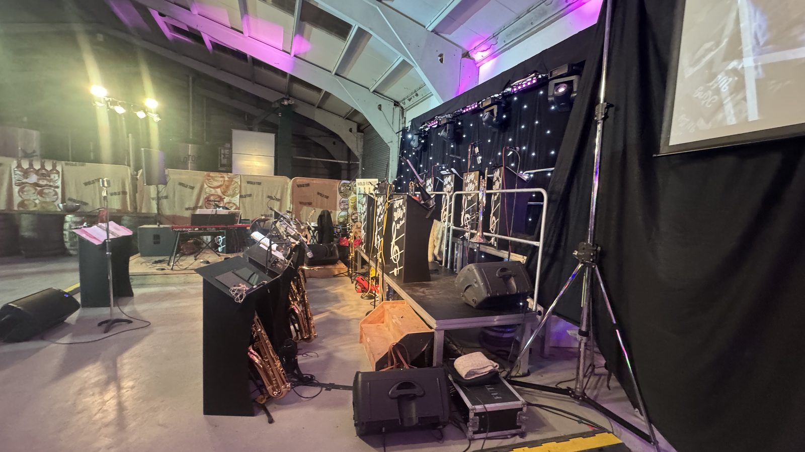 Wolds Top Gig &mdash; stage, screen and lighting